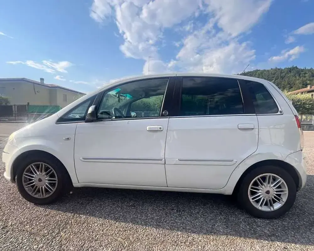 Usata Lancia Musa 77 CV (56 kW) 2012 Bianco Monovolume