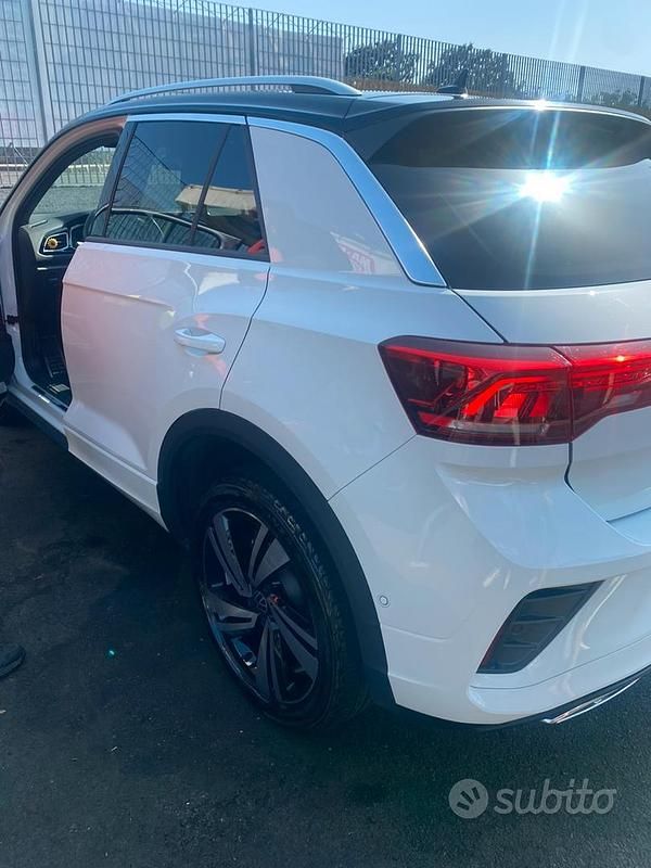 Usata VW T-Roc R-line 150 CV (110 kW) 2023 Bianco SUV