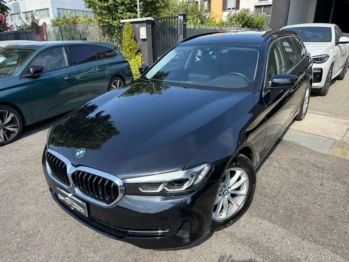 Usata BMW 520 Luxury Line 190 CV (139 kW) 2022 Nero Berlina