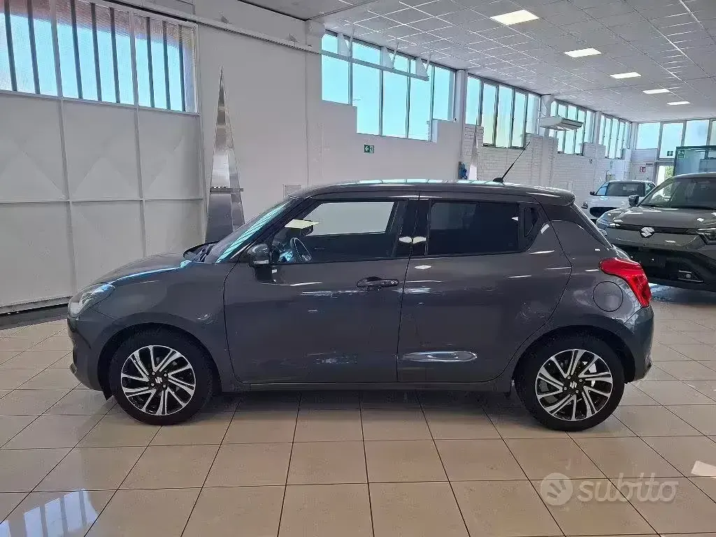 Usata Suzuki Swift 83 CV (61 kW) 2022 Grigio Utilitaria