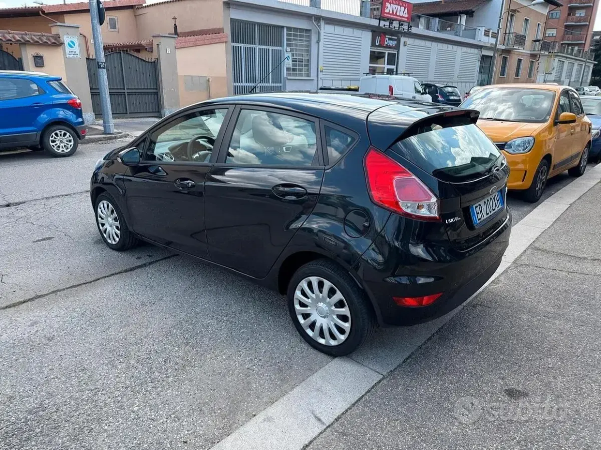 Usata Ford Fiesta 97 CV (71 kW) 2013 Nero Berlina