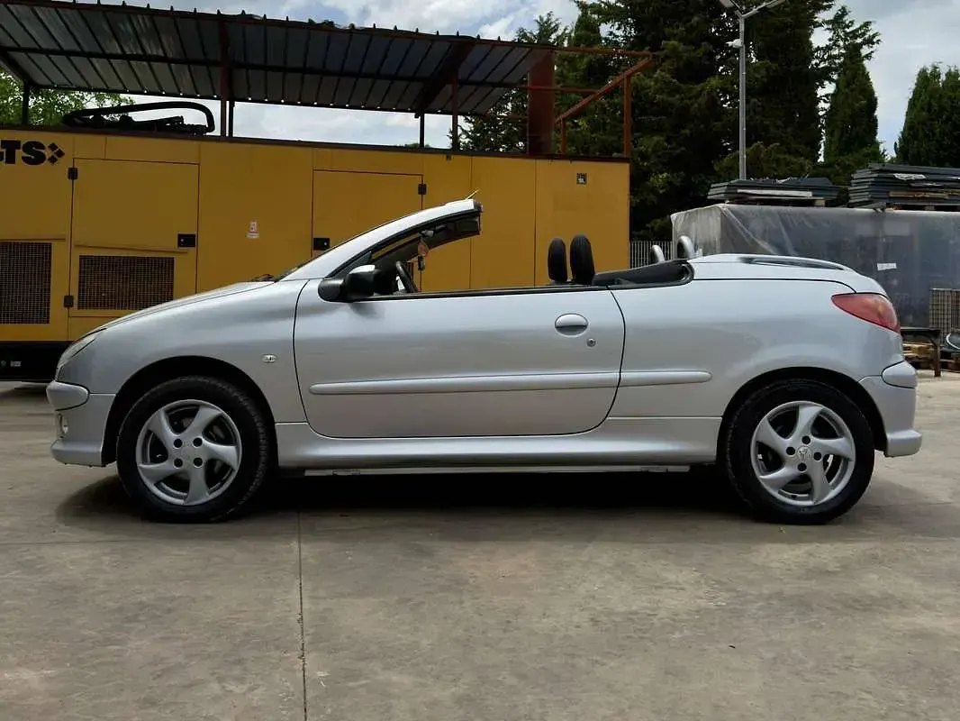 Usata Peugeot 206 CC Quiksilver 109 CV (80 kW) 2005 Argento Cabrio