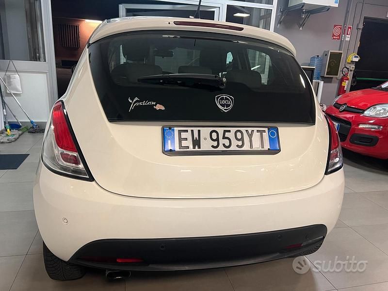 Usata Lancia Ypsilon Gold 69 CV (50 kW) 2014 Bianco Utilitaria