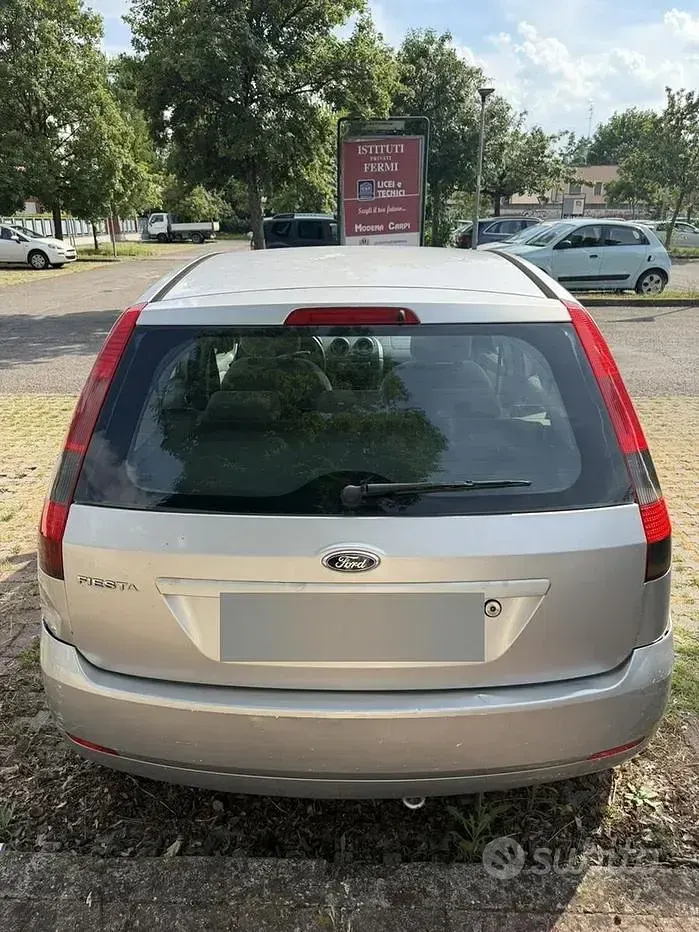 Usata Ford Fiesta 80 CV (58 kW) 2003 Grigio Utilitaria
