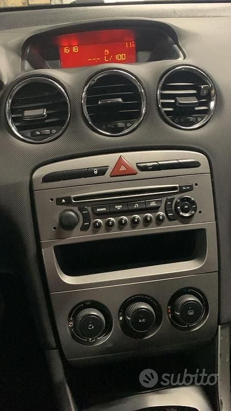 Usata Peugeot 308 SW 90 CV (66 kW) 2011 Nero Station wagon