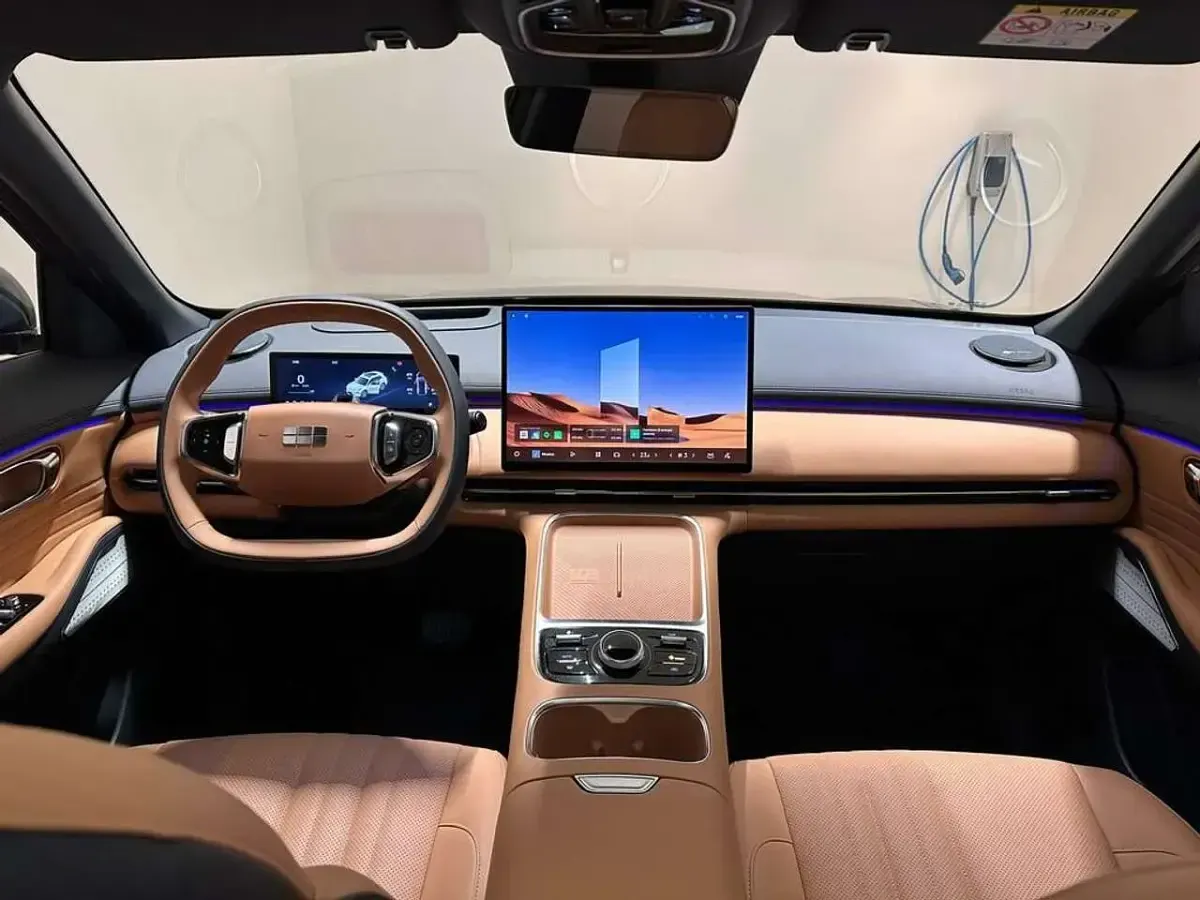 Nuova Geely Starray 262 CV (192 kW) 2026 Supersonic green SUV