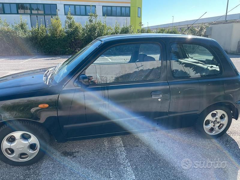 Usata Nissan Micra 54 CV (39 kW) 1998 Nero Utilitaria