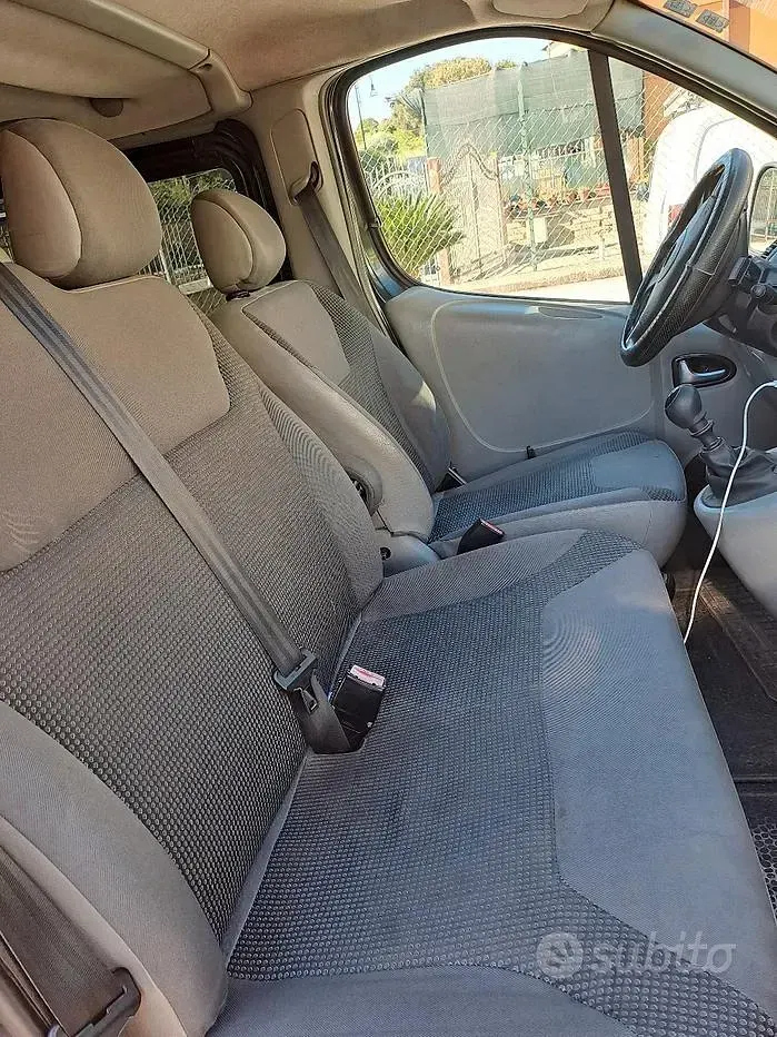 Usata Opel Vivaro 120 CV (88 kW) 2013 Nero Monovolume