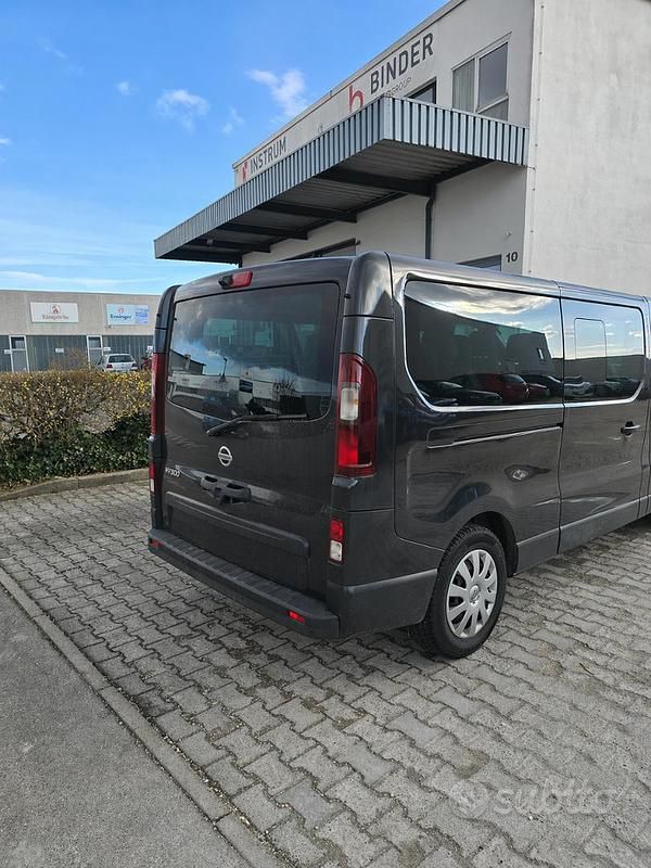 Usata Nissan NV300 121 CV (88 kW) 2019 Nero Furgone