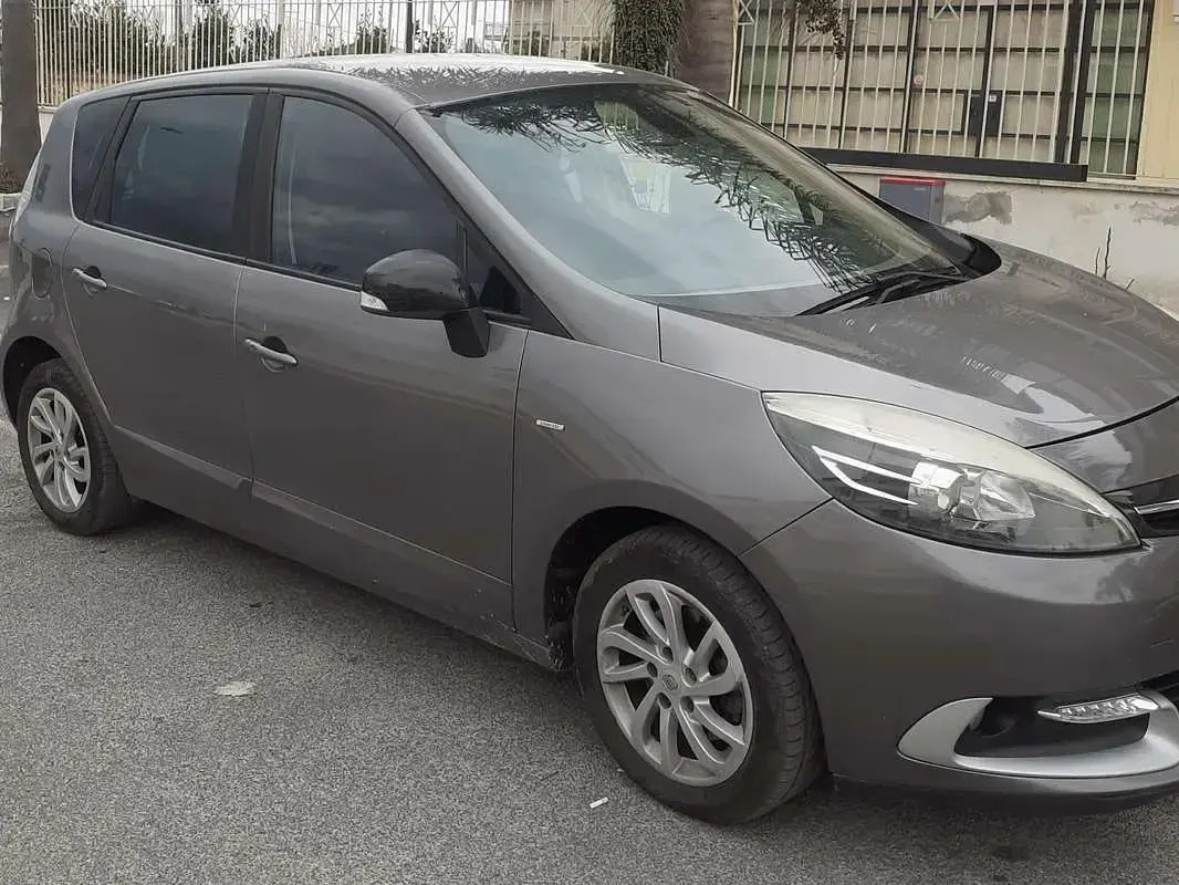 Usata Renault Scenic E-Tech Dynamique 110 CV (80 kW) 2014 Grigio Monovolume