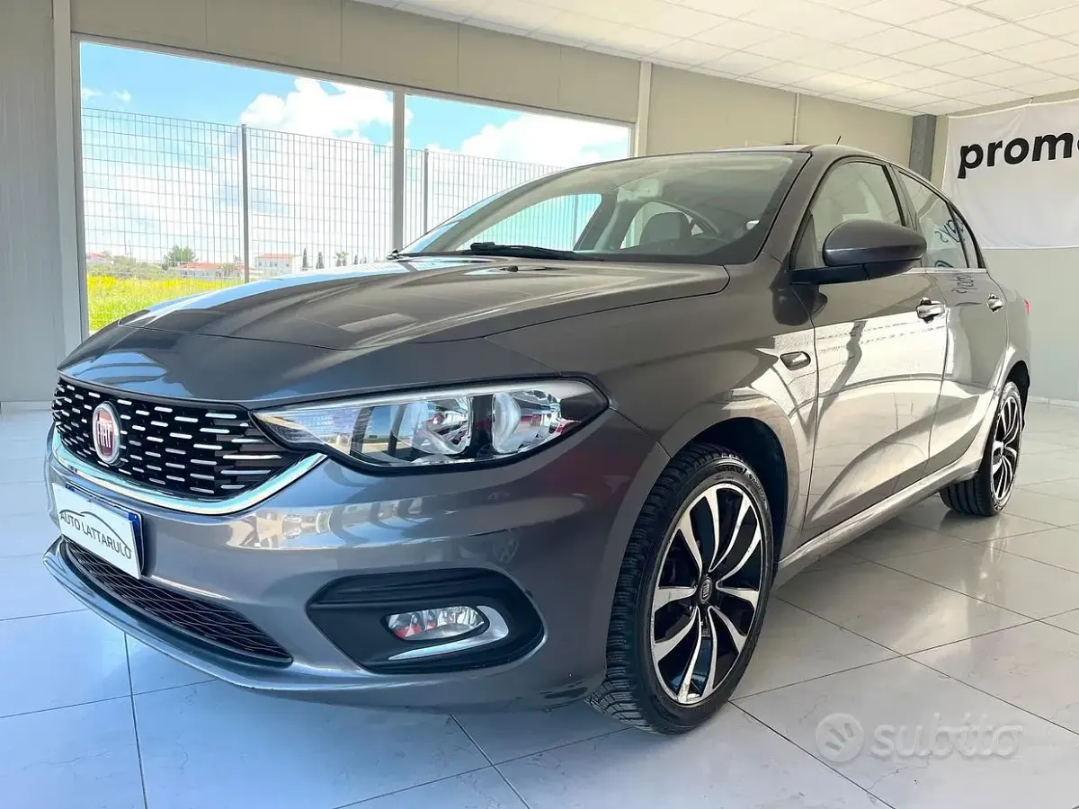 Usata Fiat Tipo Lounge 120 CV (88 kW) 2016 Grigio Berlina