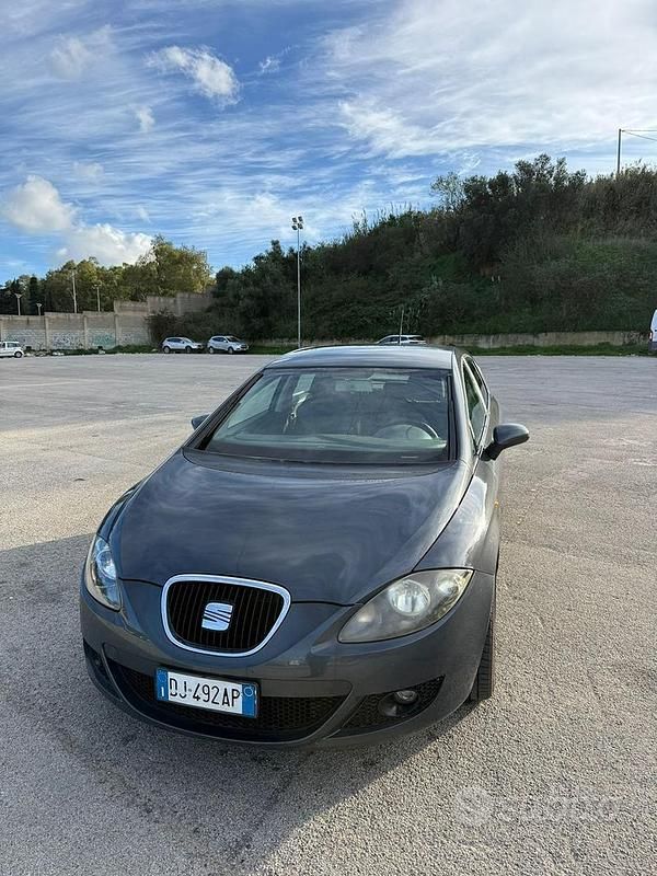 Begagnad Seat Leon 2006 Grå Sedan