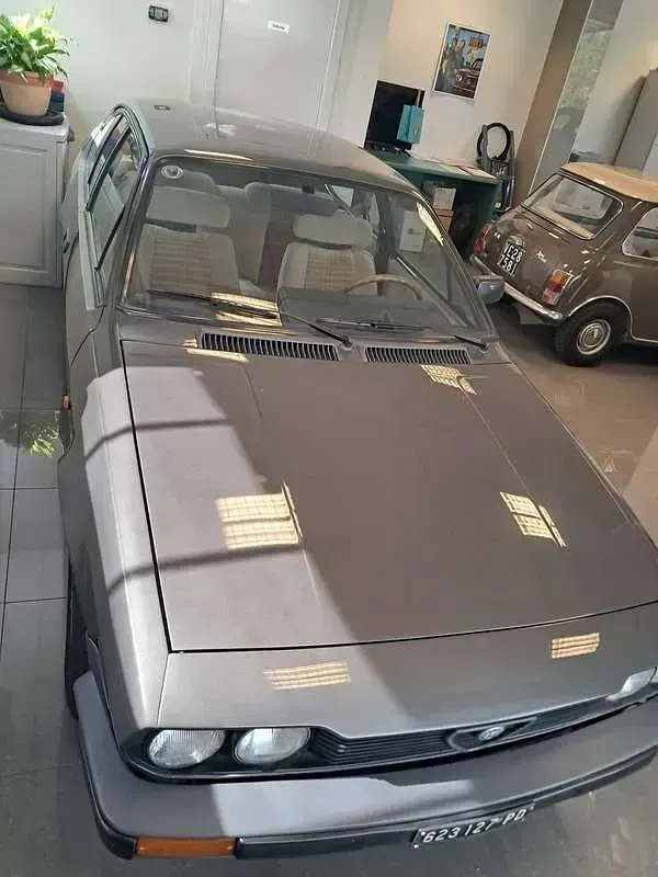 Usata Alfa Romeo GTV 129 CV (94 kW) 1981 Grigio Coupé