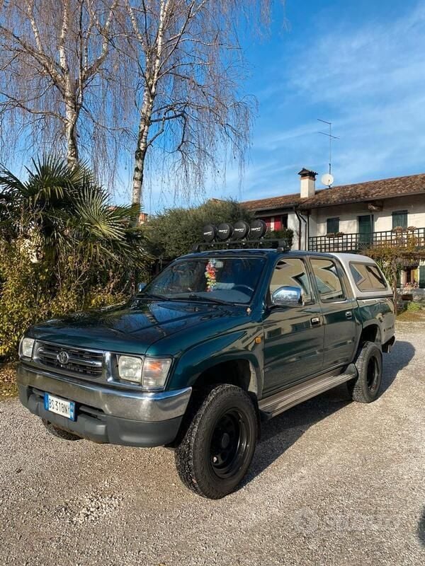 Usata Toyota HiLux SR5 90 CV (66 kW) 2001 Verde Pick-up