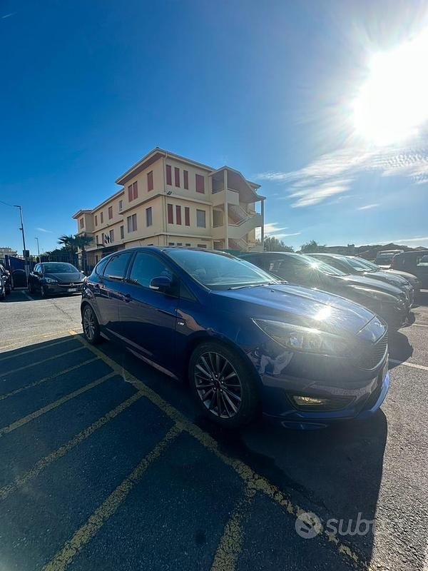 Usata Ford Focus ST-Line 130 CV (95 kW) 2018 Blu Berlina