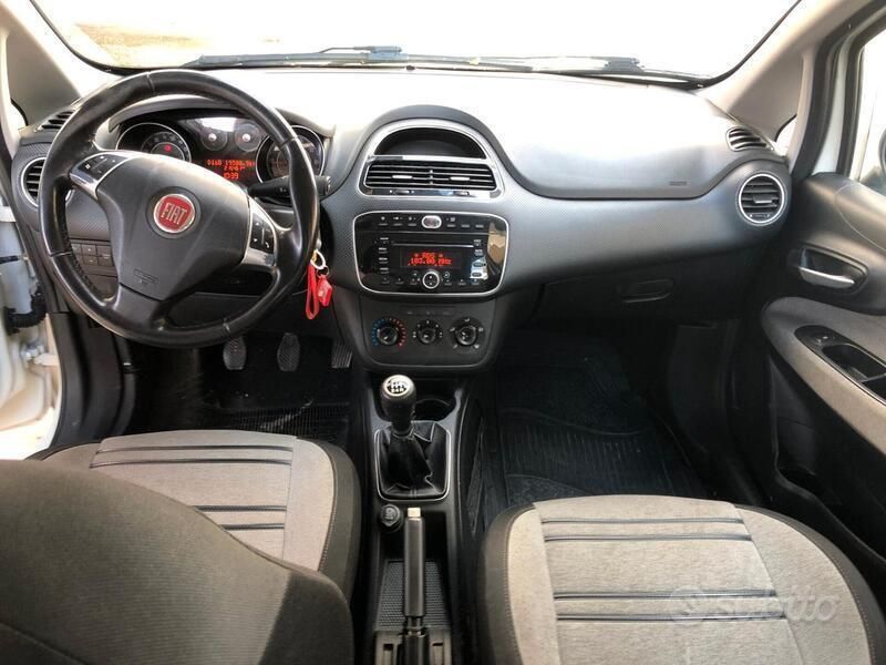 Usata Fiat Punto Lounge 75 CV (55 kW) 2012 Bianco Utilitaria