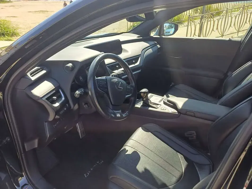 Usata Lexus UX Sport Line 145 CV (106 kW) 2021 Nero SUV