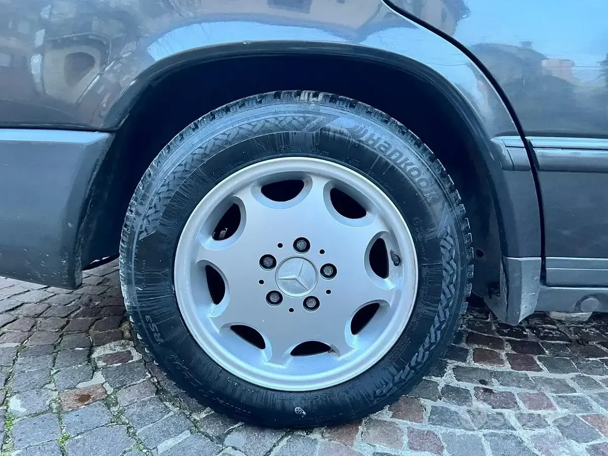Usata Mercedes 200 109 CV (80 kW) 1989 Berlina
