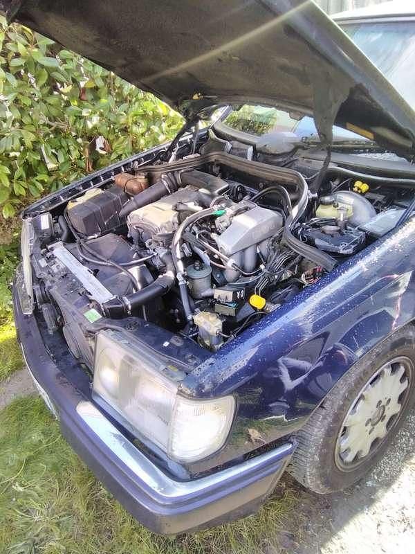 Usata Mercedes E200 136 CV (100 kW) 1994 Blu/azzurro Cabrio