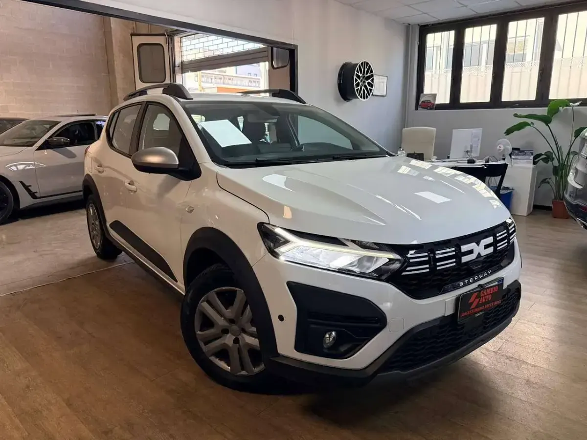 Usata Dacia Sandero Essentiel 101 CV (74 kW) 2023 Bianco Berlina