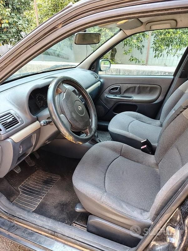 Usata Renault Clio II 2004 Nero Utilitaria