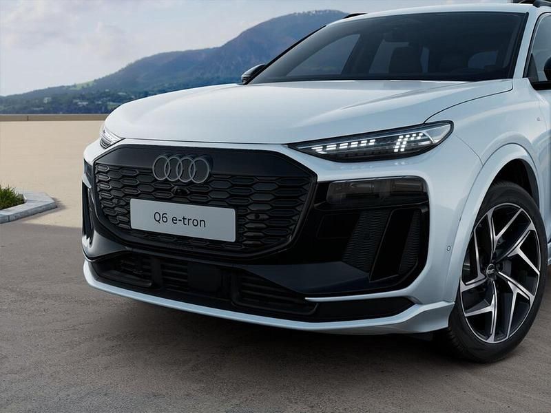 Nuova Audi Q6 e-tron S-Line 314 kW (428 CV) 2026 Bianco ghiacciaio metallizzato SUV
