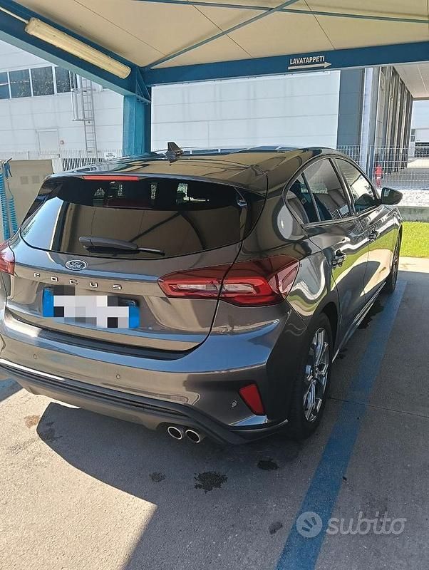 Usata Ford Focus ST-Line 115 CV (84 kW) 2024 Grigio Berlina