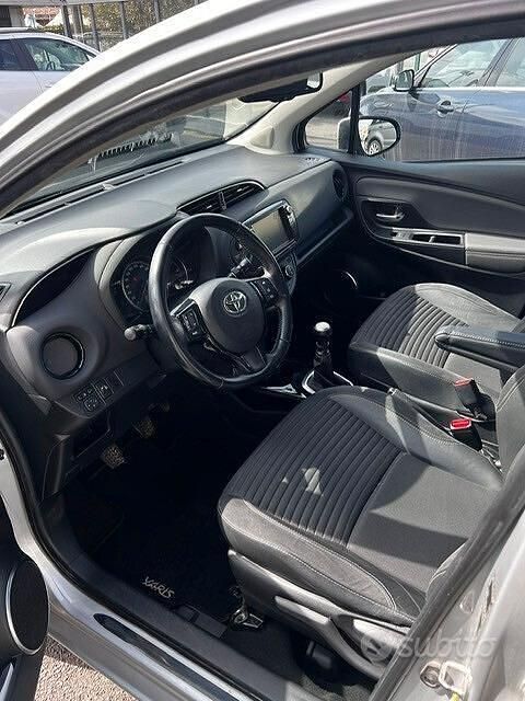 Usata Toyota Yaris Lounge 2016 Grigio Berlina