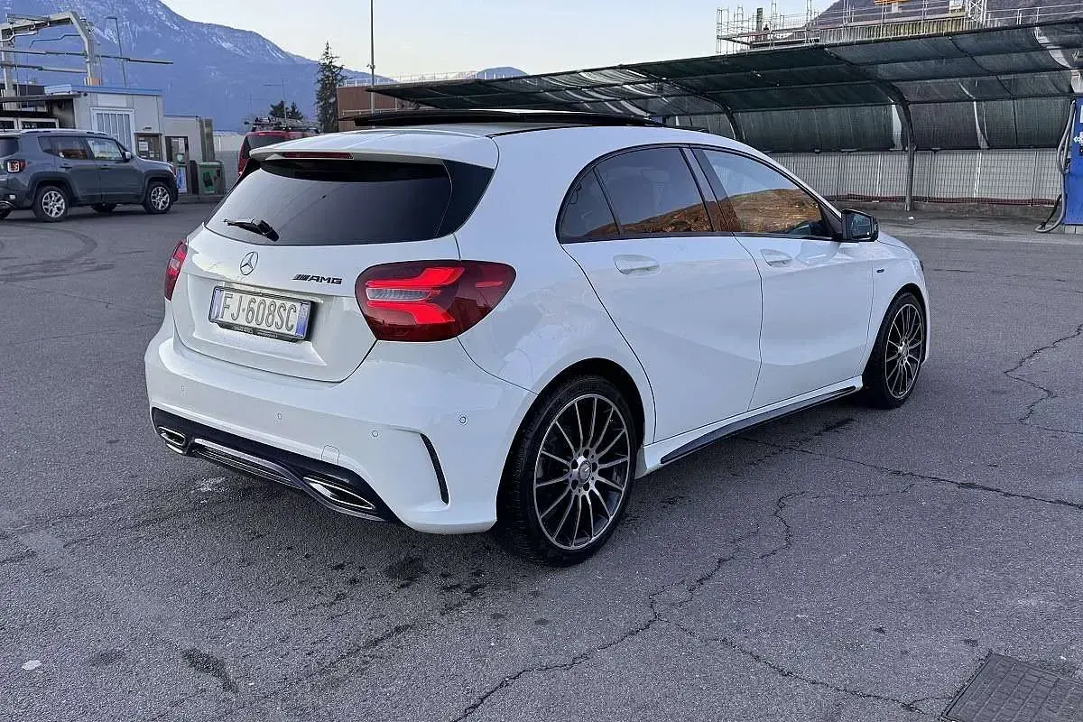 Usata Mercedes A180 Premium 109 CV (80 kW) 2017 Bianco Utilitaria