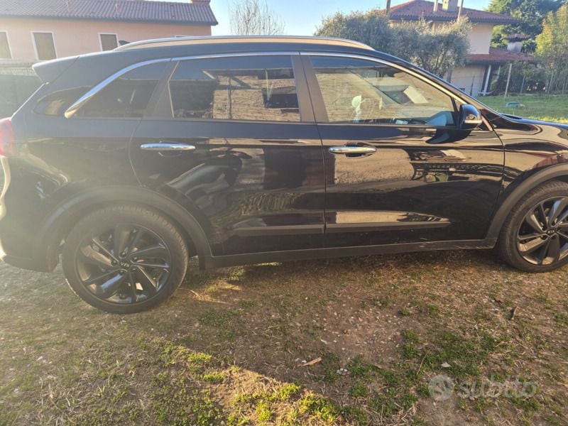 Usata Kia Niro Style 105 CV (77 kW) 2017 Nero SUV