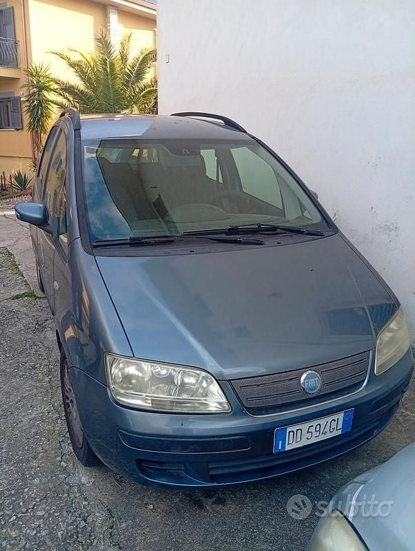 Usata Fiat Idea 70 CV (51 kW) 2005 Grigio Monovolume