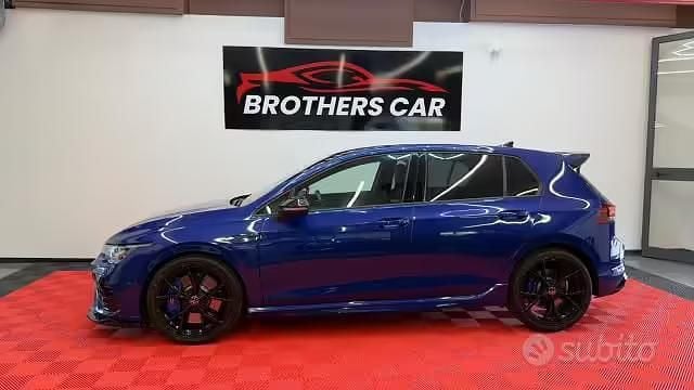 Usata VW Golf VIII R 333 CV (244 kW) 2023 Blu Berlina