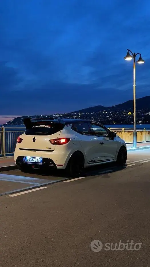 Usata Renault Clio IV R.S. 200 CV (147 kW) 2015 Berlina