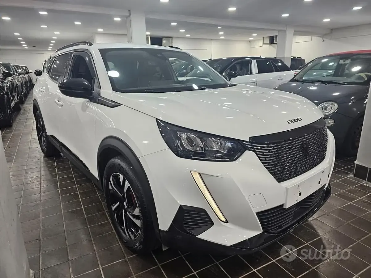 Usata Peugeot 2008 Allure 131 CV (96 kW) 2022 Bianco SUV