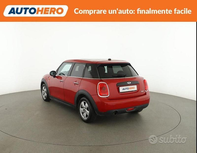 Usata Mini ONE 74 CV (54 kW) 2017 Rosso Utilitaria