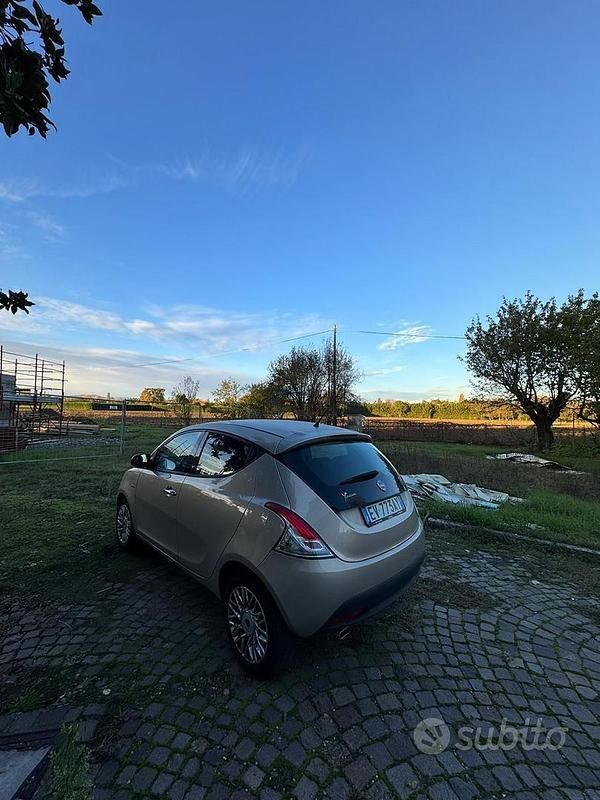 Usata Lancia Ypsilon 95 CV (69 kW) 2014 Utilitaria