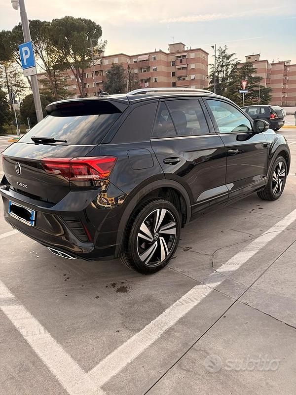 Usata VW T-Roc R-line 150 CV (110 kW) 2024 Nero SUV