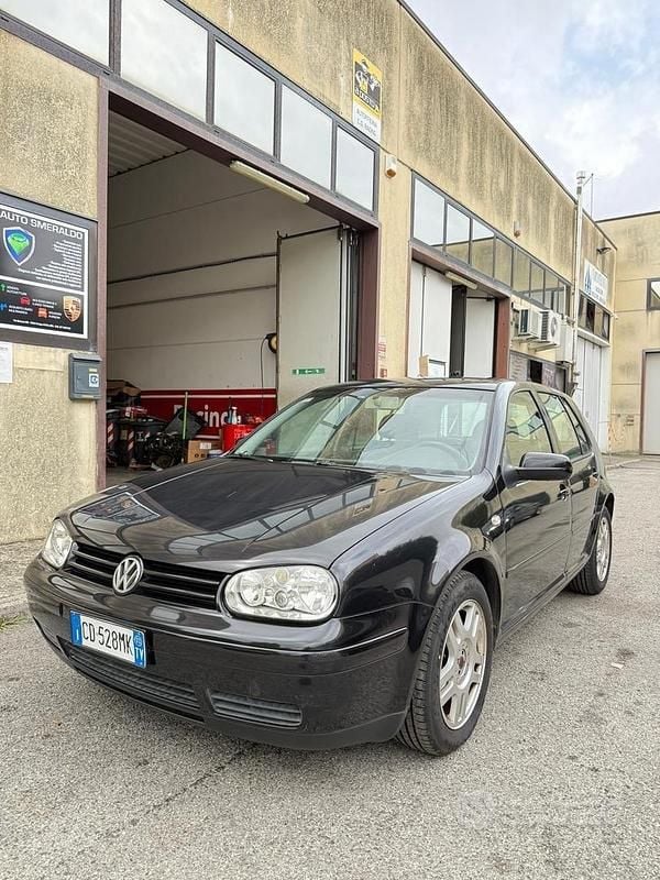 Nero Usata 2002 VW Golf IV Comfortline Tre volumi | 3000 € (Ottimo prezzo) - Immagine 1/4