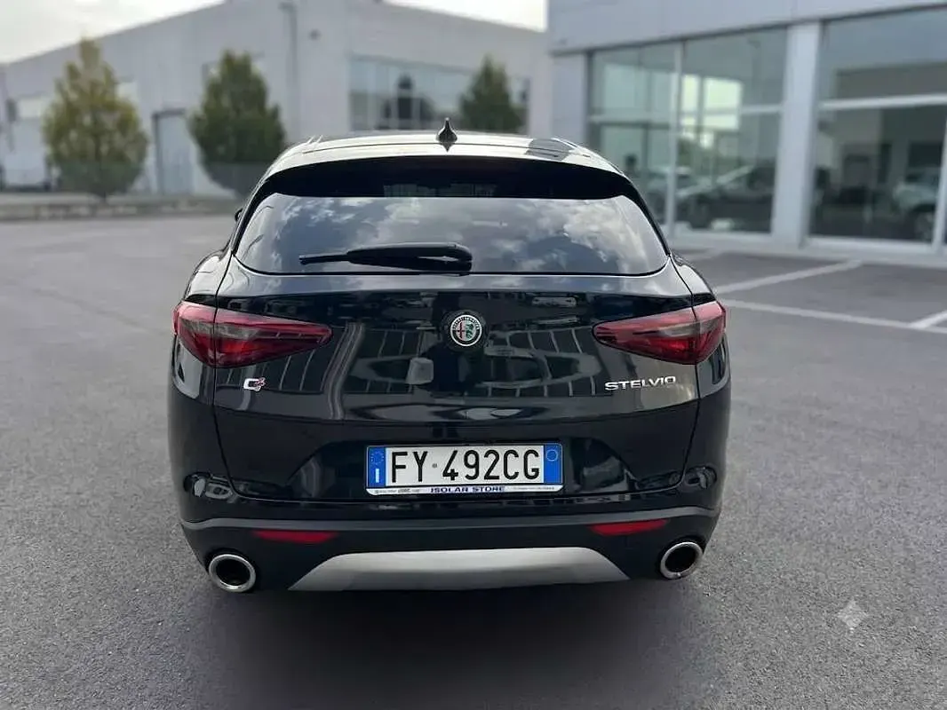 Usata Alfa Romeo Stelvio 201 CV (147 kW) 2019 Nero SUV