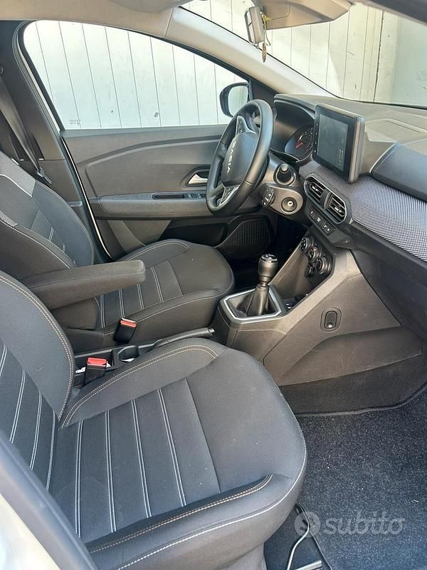 Usata Dacia Sandero 91 CV (66 kW) 2025 Bianco Utilitaria