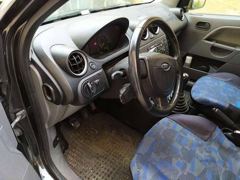 Usata Ford Fiesta 68 CV (50 kW) 2003 Nero Utilitaria