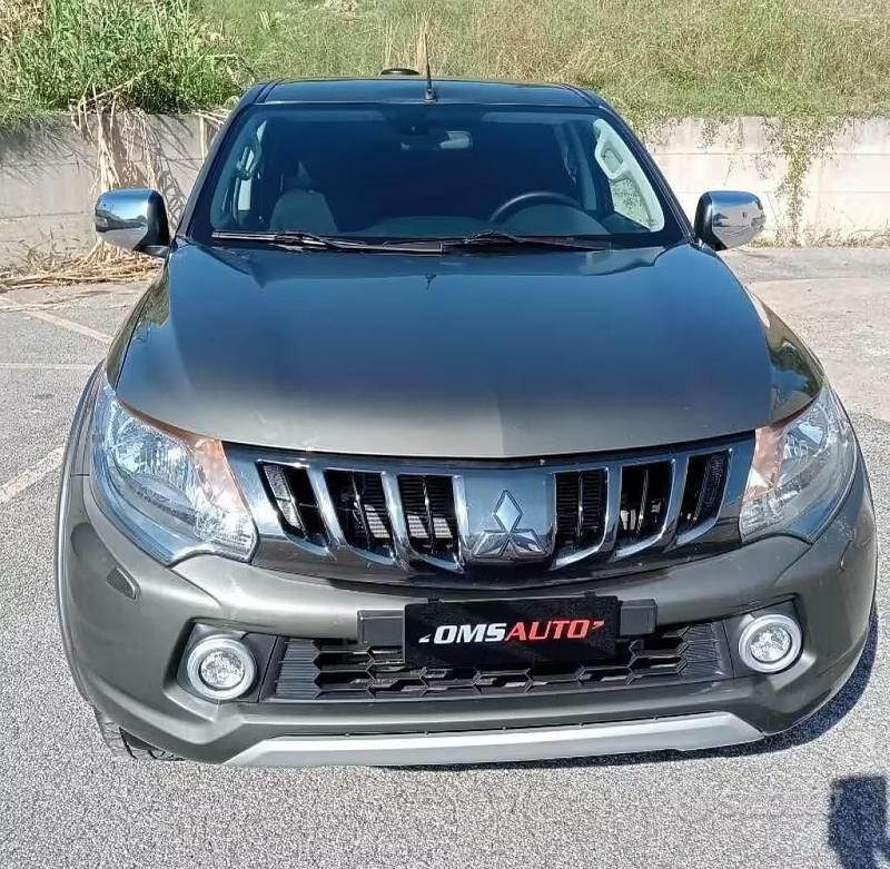 Usata Mitsubishi L200 Intense 154 CV (113 kW) 2019 Grigio scuro Pick-up