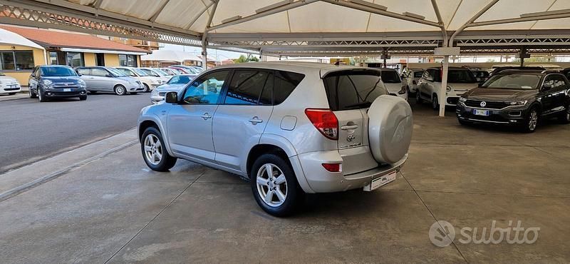 Usata Toyota RAV4 Luxury 177 CV (130 kW) 2006 Argento SUV