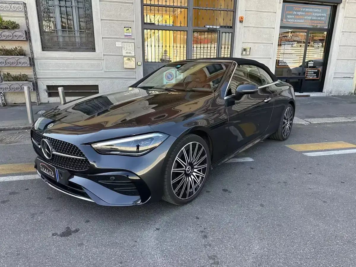 Usata Mercedes E220 AMG line 220 CV (161 kW) 2024 Grigio Cabrio