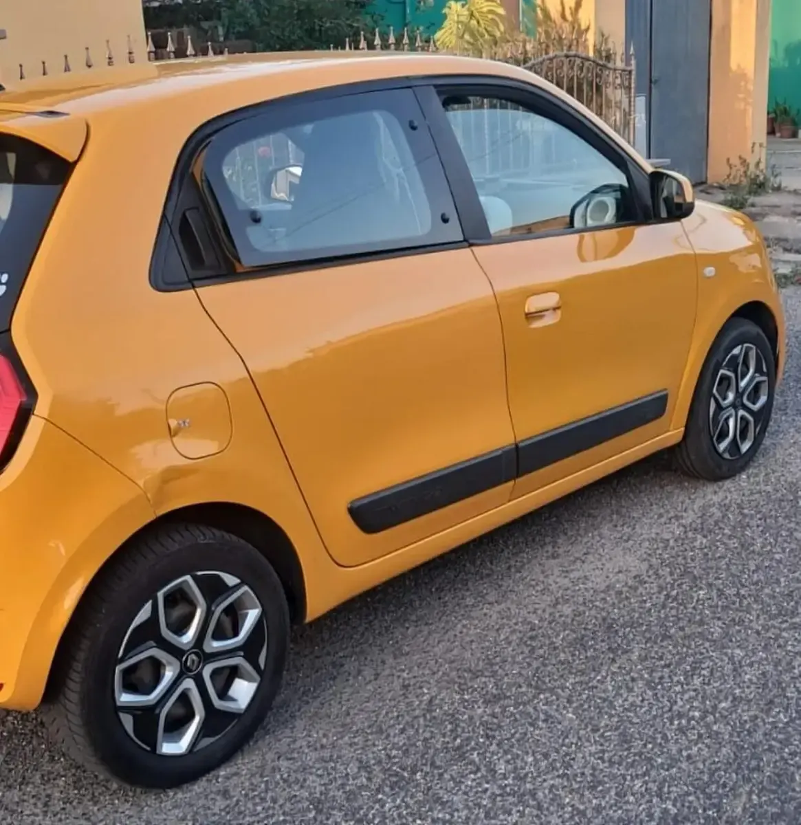 Usata Renault Twingo Life 65 CV (47 kW) 2020 Arancione Utilitaria