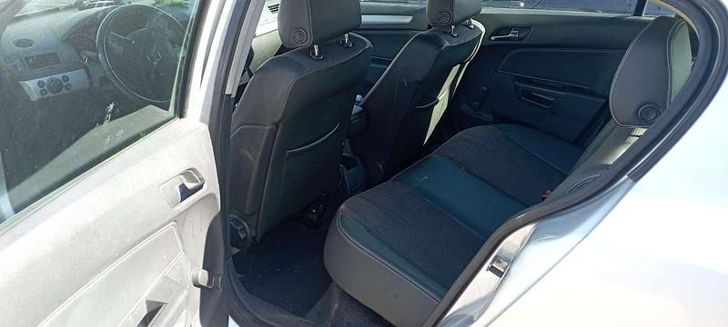 Usata Opel Astra 150 CV (110 kW) 2007 Utilitaria