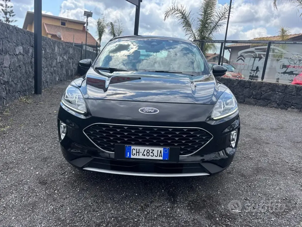 Usata Ford Kuga Titanium 120 CV (88 kW) 2021 Nero SUV