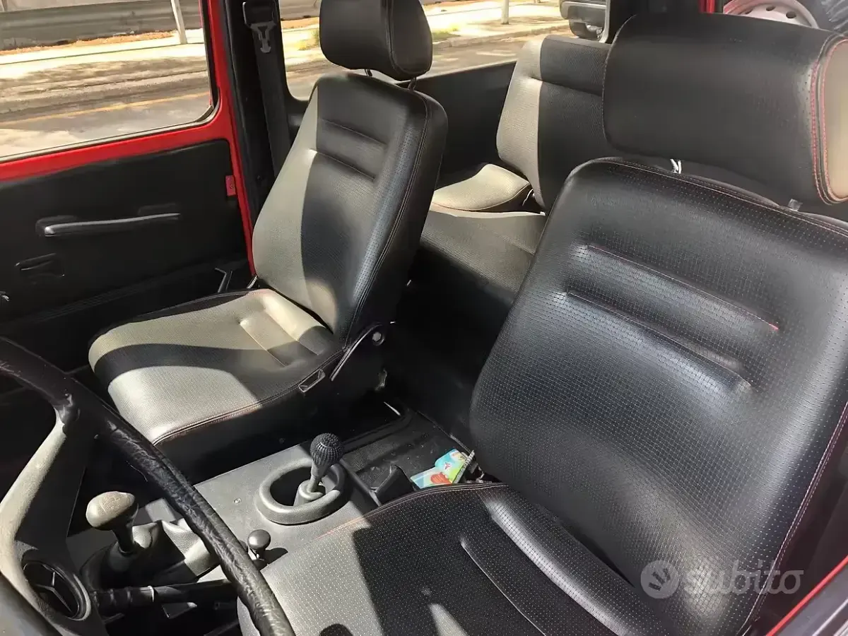 Usata Mercedes 240 72 CV (52 kW) 1980 Rosso SUV