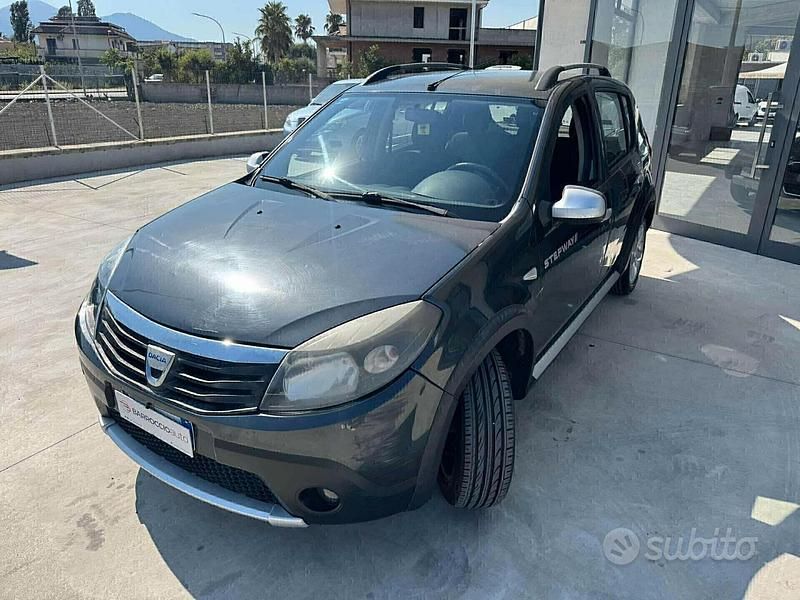 Usata Dacia Sandero Stepway 90 CV (66 kW) 2011 Grigio Berlina