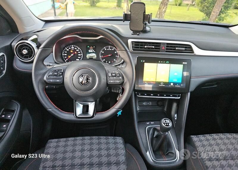 Usata MG ZS 106 CV (77 kW) 2023 Grigio Berlina